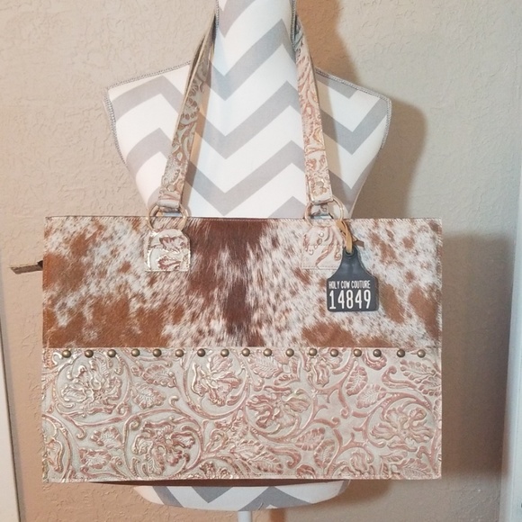 Handbags - 🐮Holy Cow Couture Get Outta Dodge Tote🐮